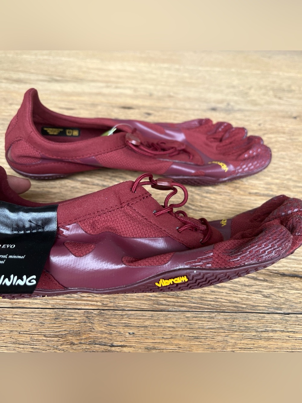 Women's US 9-9.5 EU 41 Vibram FiveFingers KSO EVO 19W0702 Burgundy - Picture 6 of 8